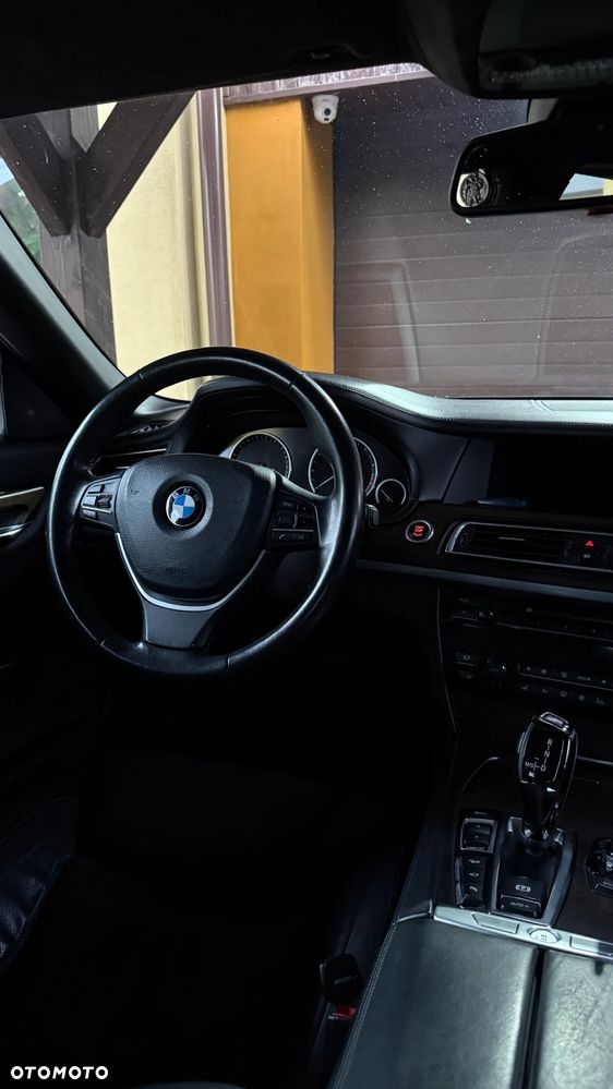 BMW Seria 7 750i xDrive - 17