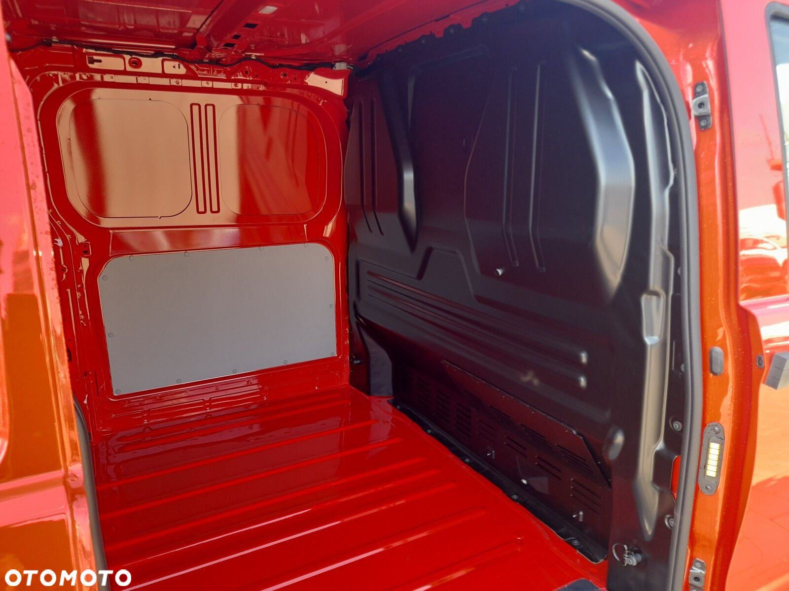 Volkswagen Transporter Furgon 2,0 l TDI 150 KM / skrzynia biegów: 6-biegowa manualna rozstaw osi: 3500 mm - 10