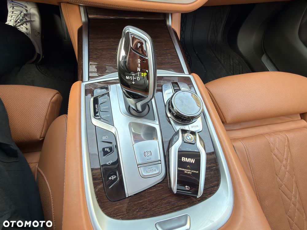 BMW Seria 7 - 34
