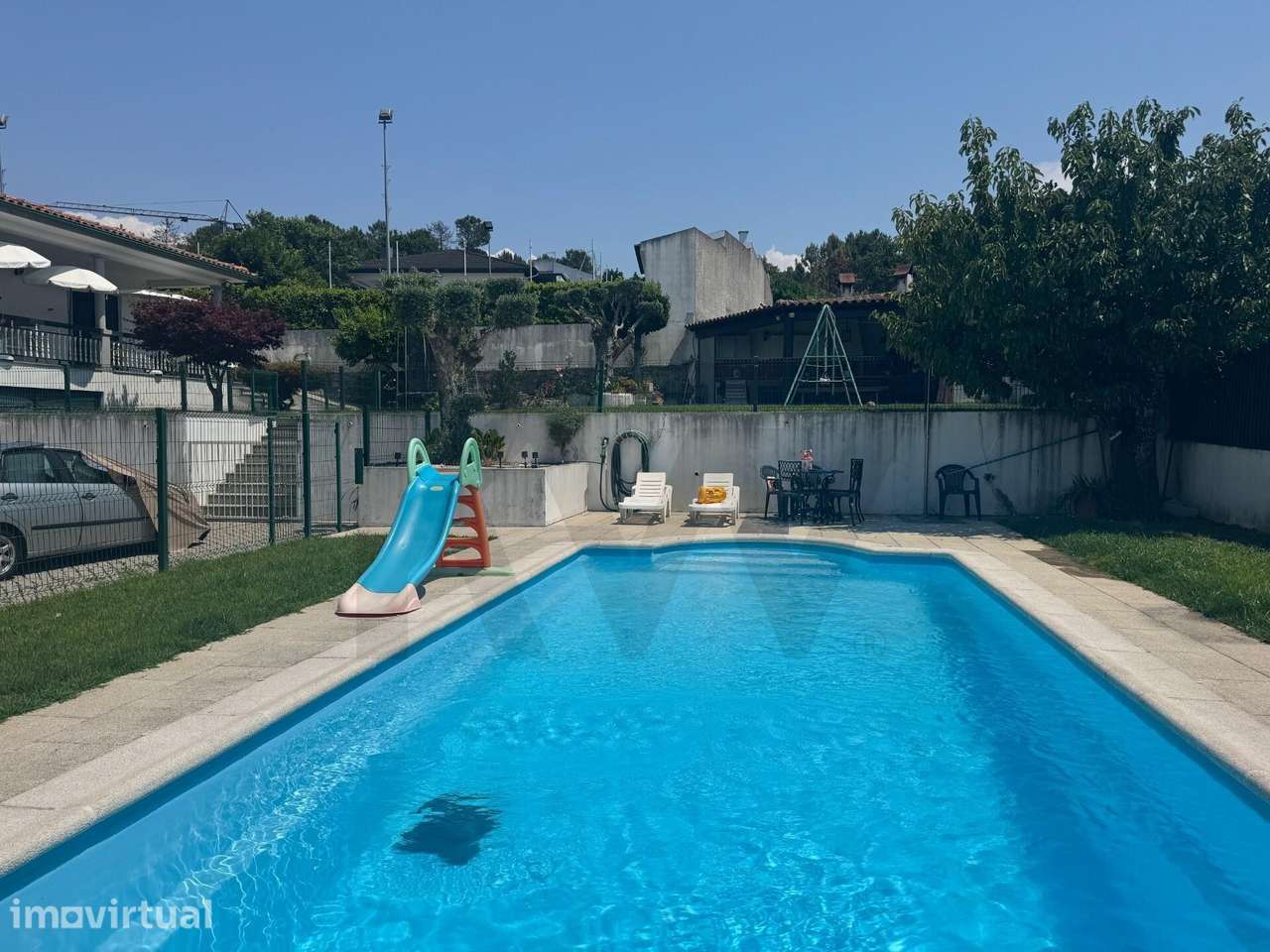 Moradia T4 Térrea na Póvoa da Medronhosa: Eficiência A+ e Lazer de Lux - Grande imagem: 3/50