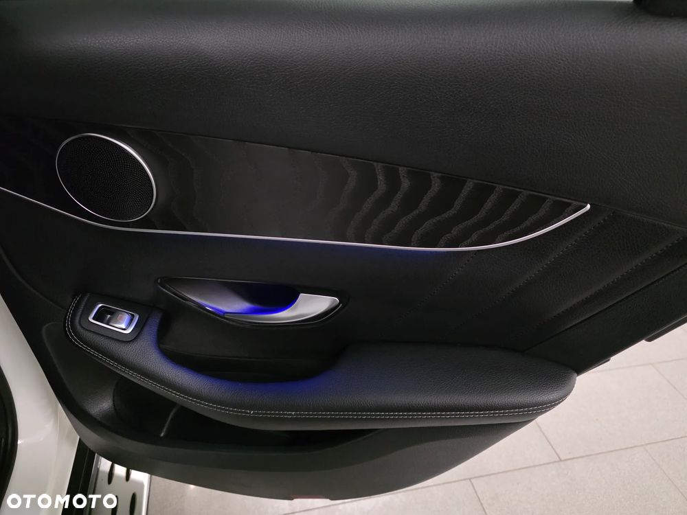Mercedes-Benz GLC 300 de 4Matic 9G-TRONIC AMG Line Plus - 25