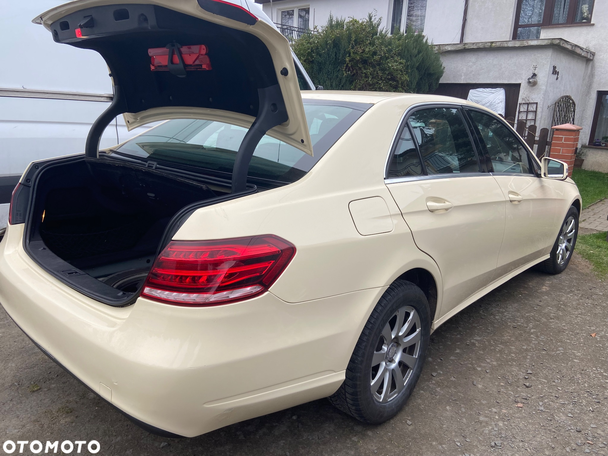 Mercedes-Benz Klasa E - 9