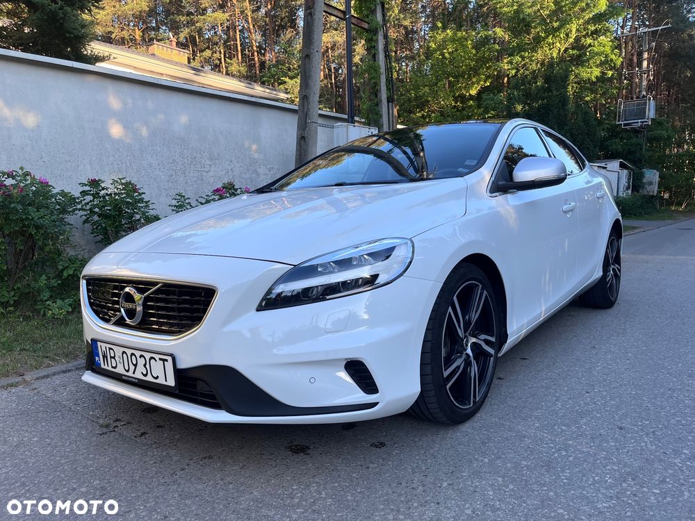 Volvo V40 T3 Drive-E R-Design Momentum - 1