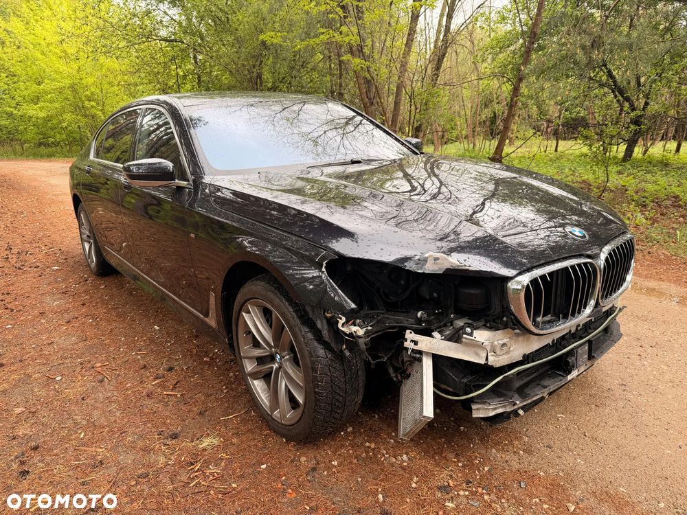 BMW Seria 7 750Li xDrive - 10