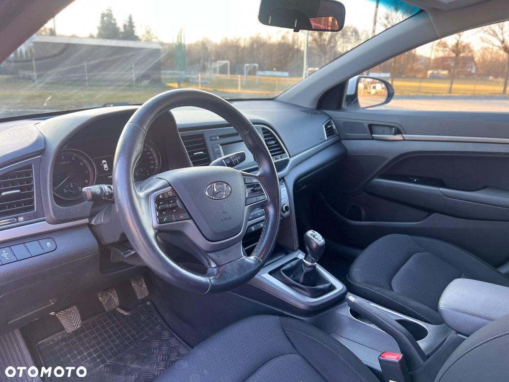 Hyundai Elantra 1.6 Comfort - 20