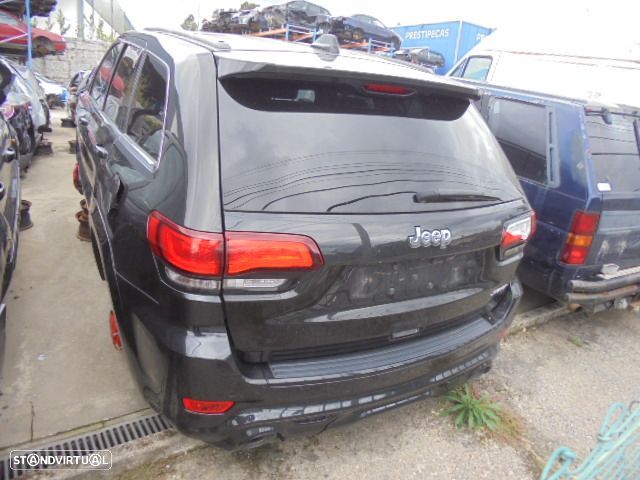 Carro MOT: P05038749BA  CXVEL: 8HP70 JEEP  GRAND CHEROKEE 4 FASE 2 2015 6.4I 4X4 468CV 5P PRETO GASOLINA - 1