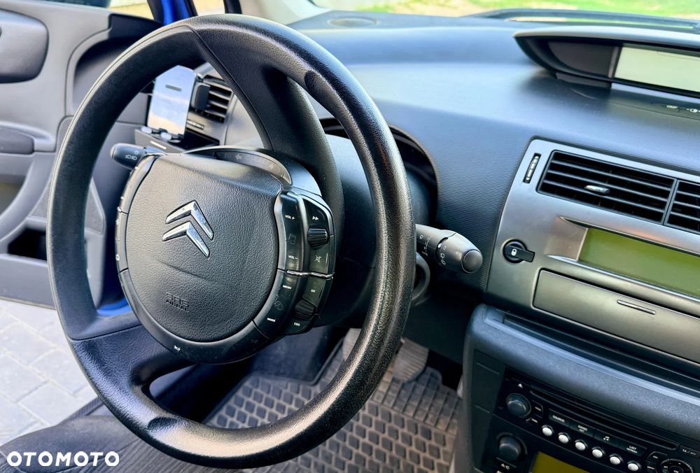 Citroën C4 1.4 16V X - 8