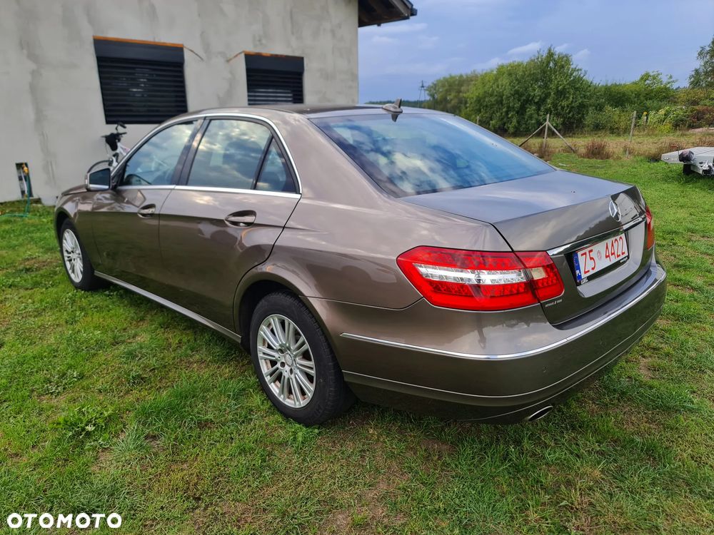Mercedes-Benz Klasa E 200 CGI BlueEFFICIENCY 7G-TRONIC Elegance - 4
