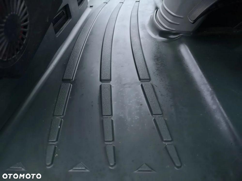 Caterpillar 906M - 11