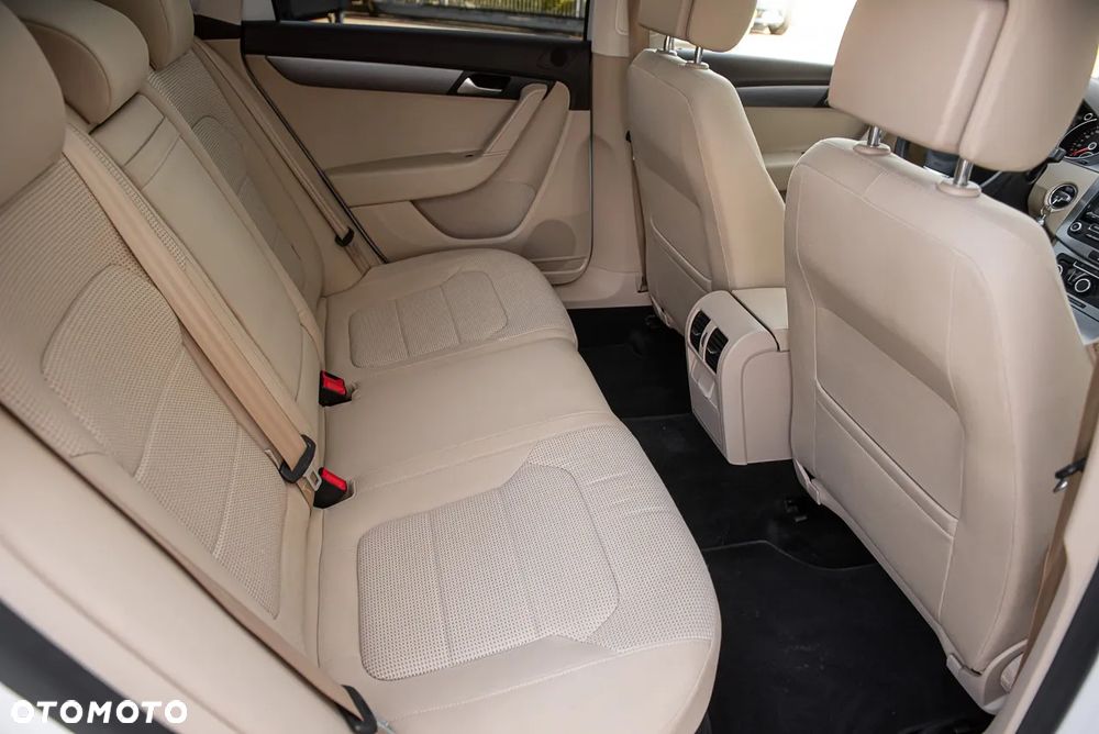 Volkswagen Passat - 28