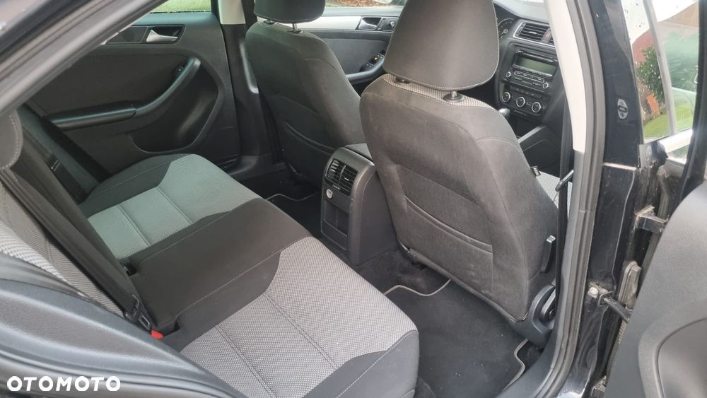 Volkswagen Jetta - 13