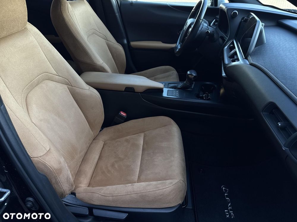 Lexus UX 250h GPF Business 2WD - 18