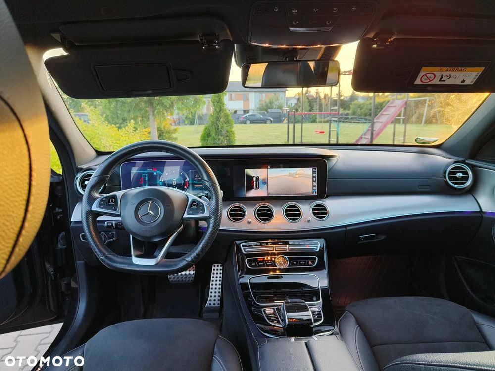 Mercedes-Benz Klasa E 220 d 4-Matic 9G-TRONIC - 16