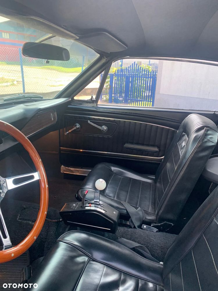 Ford Mustang - 22