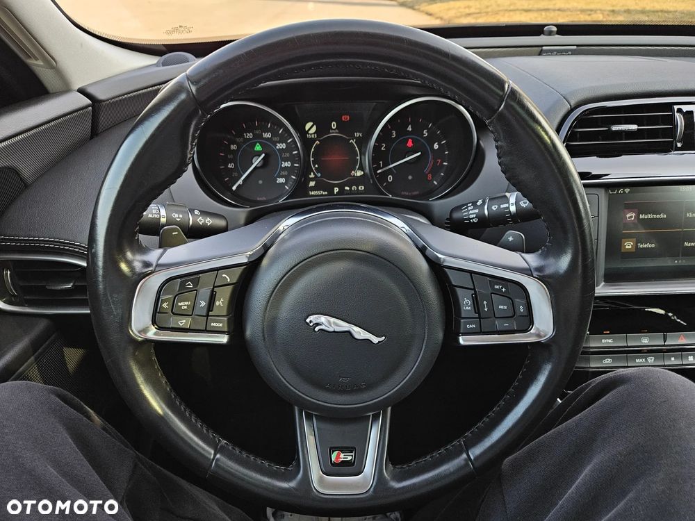 Jaguar XE - 9