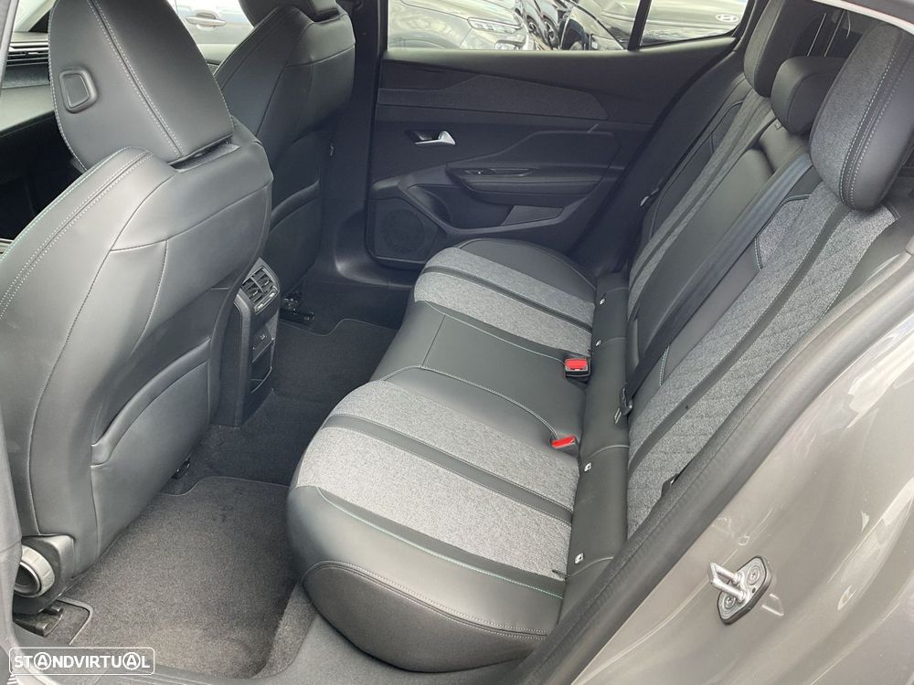 Peugeot 408 1.2 PureTech Allure EAT8 - 36