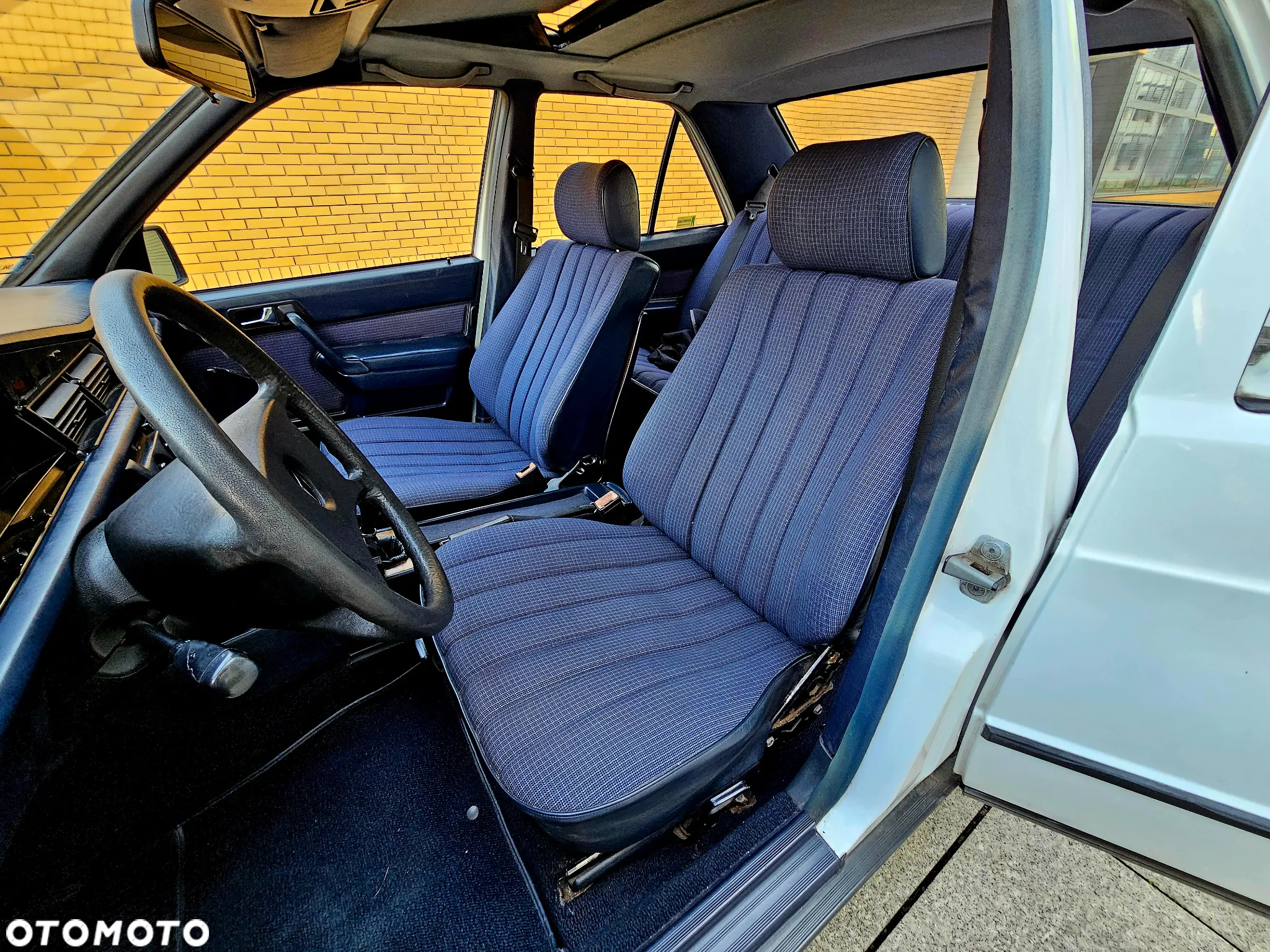Mercedes-Benz W201 (190) - 13