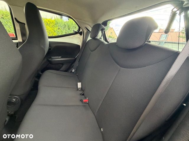 Toyota Aygo x - 12
