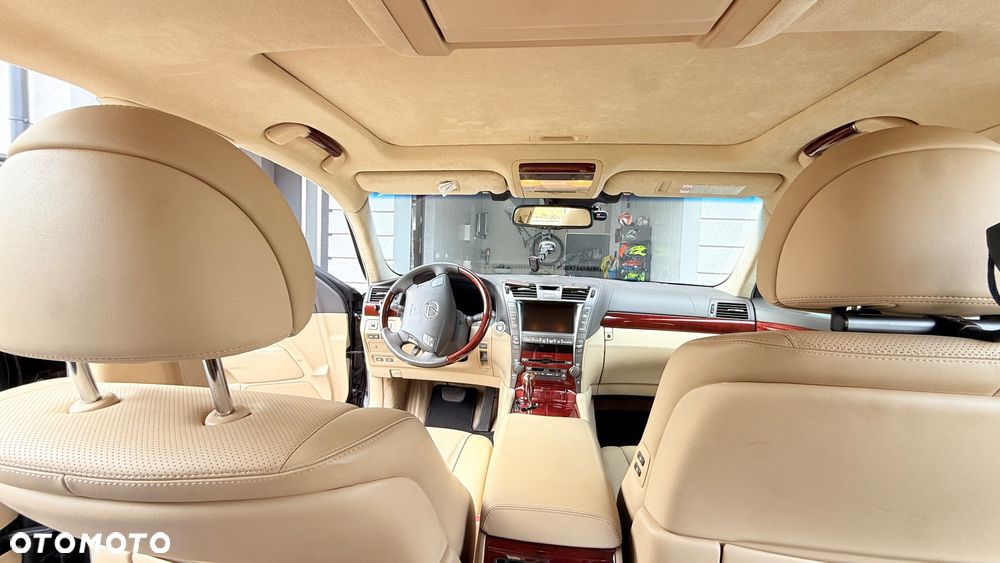 Lexus LS - 25