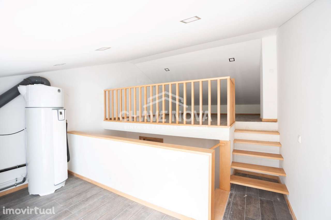 Moradia T3+1 situada em Laborim junto a A1 e Avenida da República - Grande imagem: 5/23