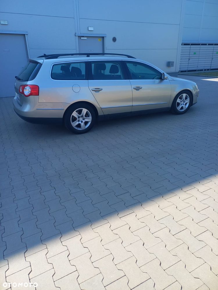 Volkswagen Passat 1.9 TDI DPF BlueMotion - 11