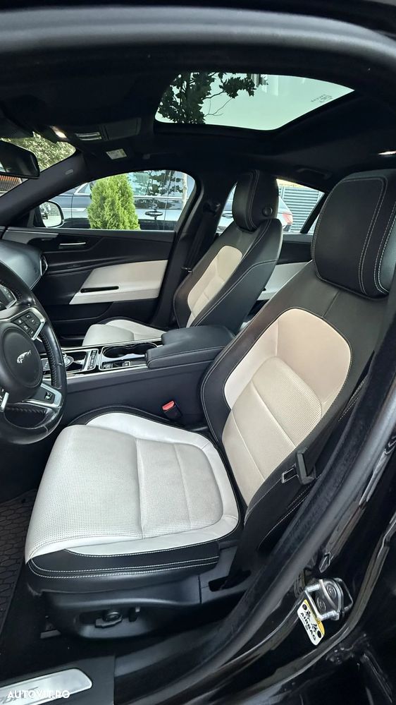 Jaguar XE 2.0 Portfolio - 24