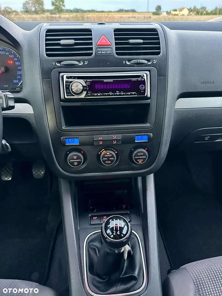 Volkswagen Jetta - 16