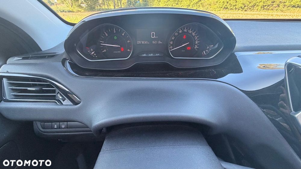 Peugeot 208 1.6 BlueHDi Allure S&S - 6