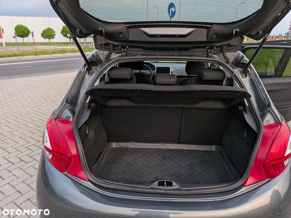 Peugeot 208 1.2 PureTech Style - 12