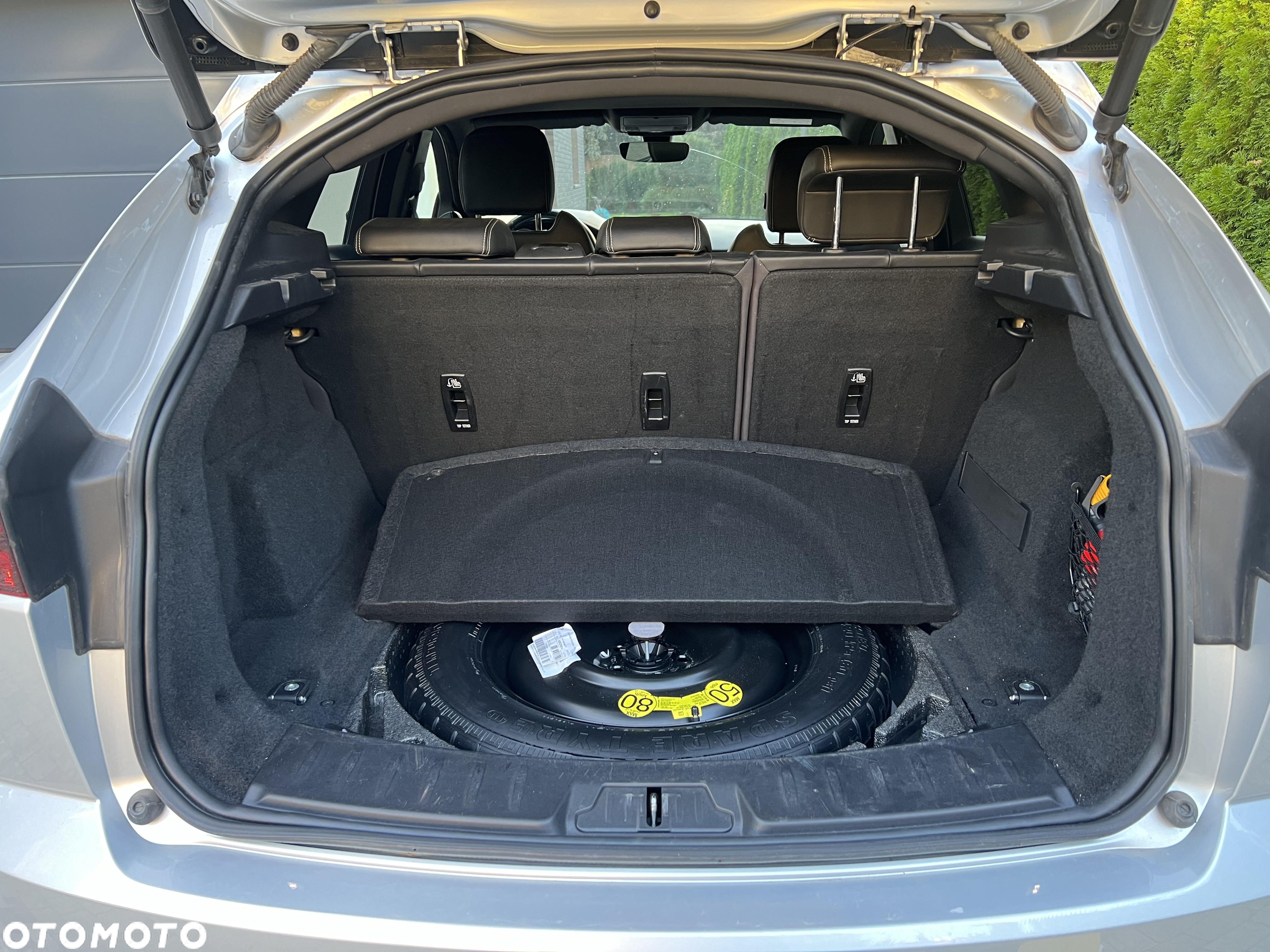 Jaguar E-Pace 2.0 i4D AWD R-Dynamic S - 22