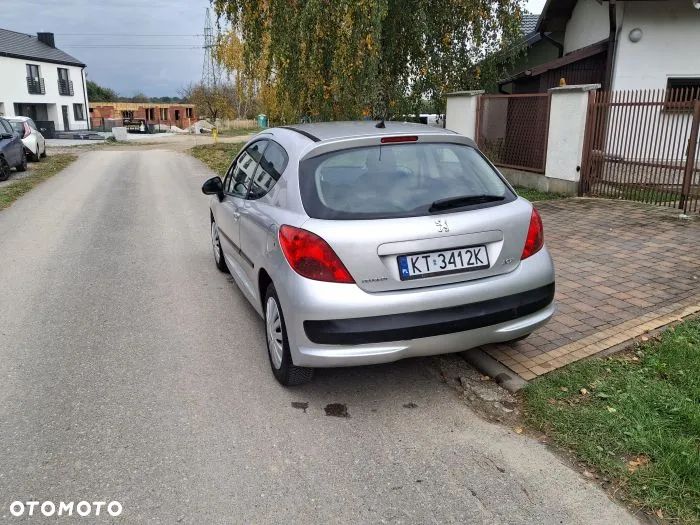 Peugeot 207 1.4 16V Trendy - 3