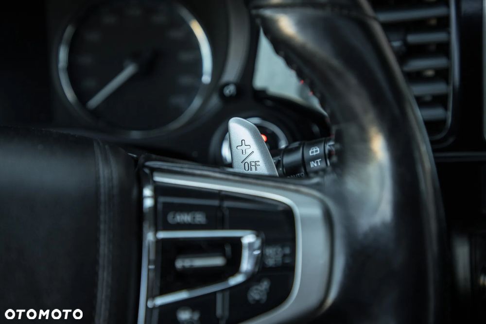 Mitsubishi Outlander Instyle NAVI + - 25