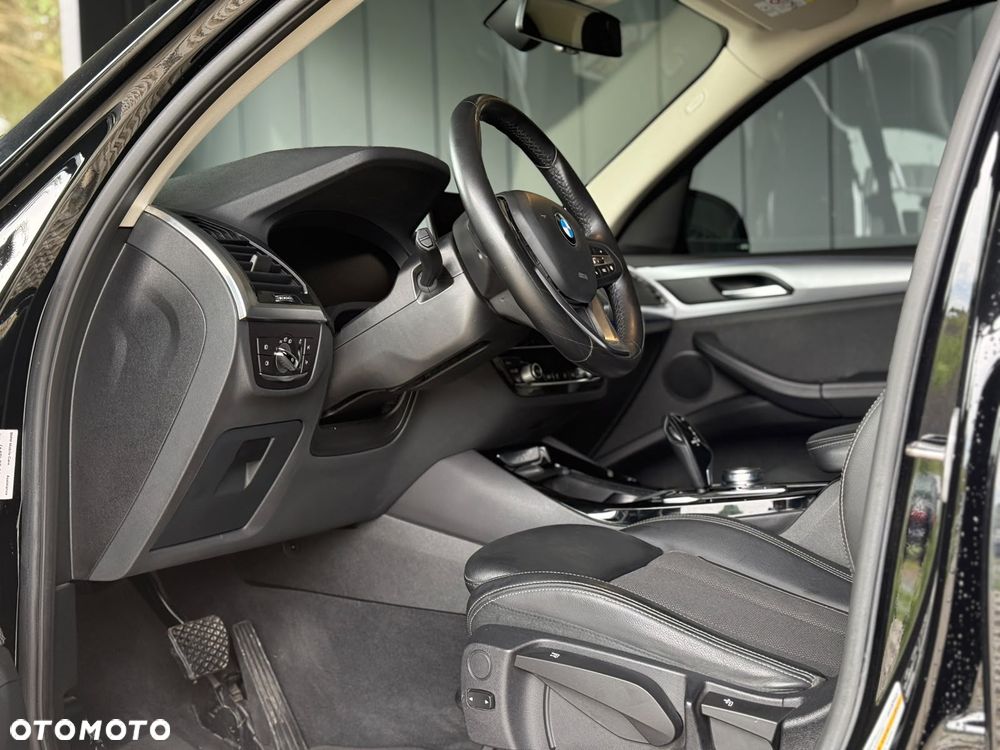 BMW X3 xDrive20i Advantage - 10