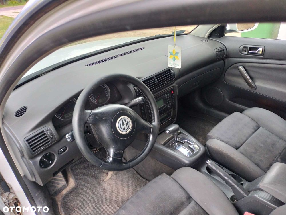 Volkswagen Passat - 4