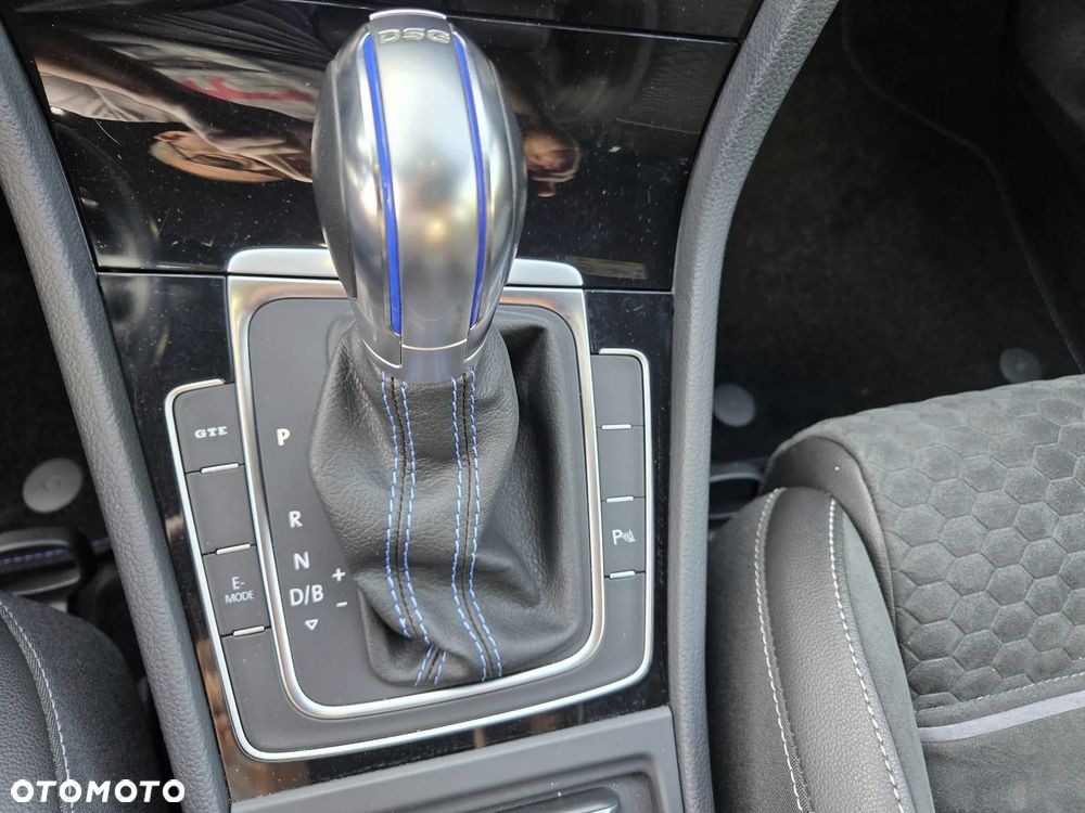 Volkswagen Golf - 26