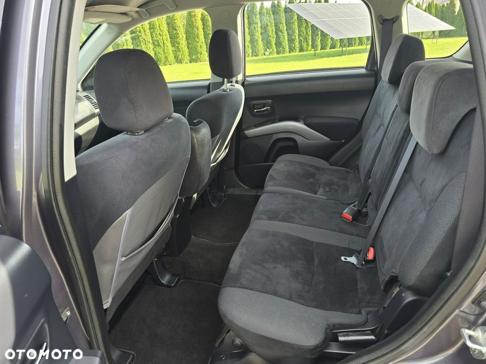 Mitsubishi Outlander - 16