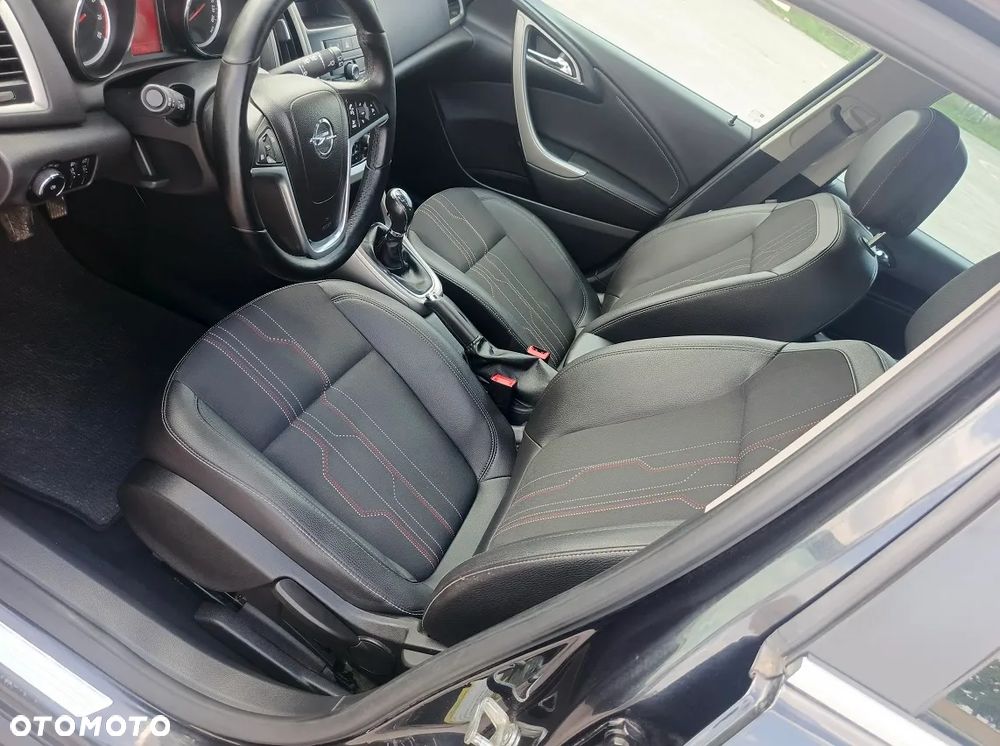 Opel Astra 1.4 Turbo 150 Jahre - 17