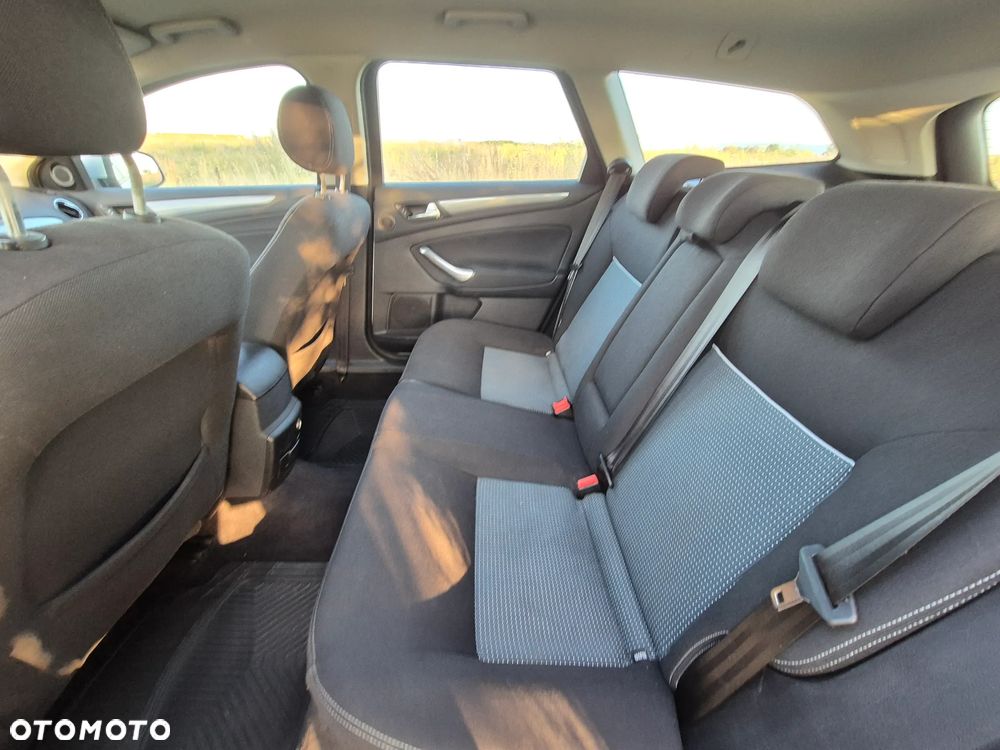 Ford Mondeo 1.8 TDCi Ambiente - 29