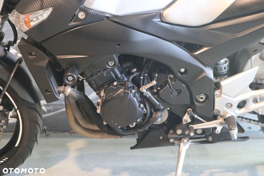 Suzuki GSR - 6