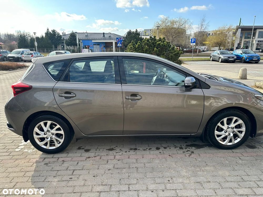Toyota Auris 1.6 Selection - 4