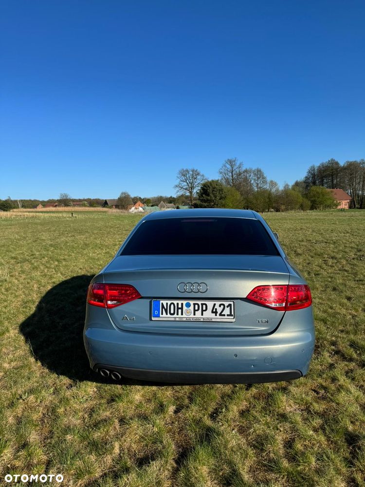 Audi A4 Limousine - 8