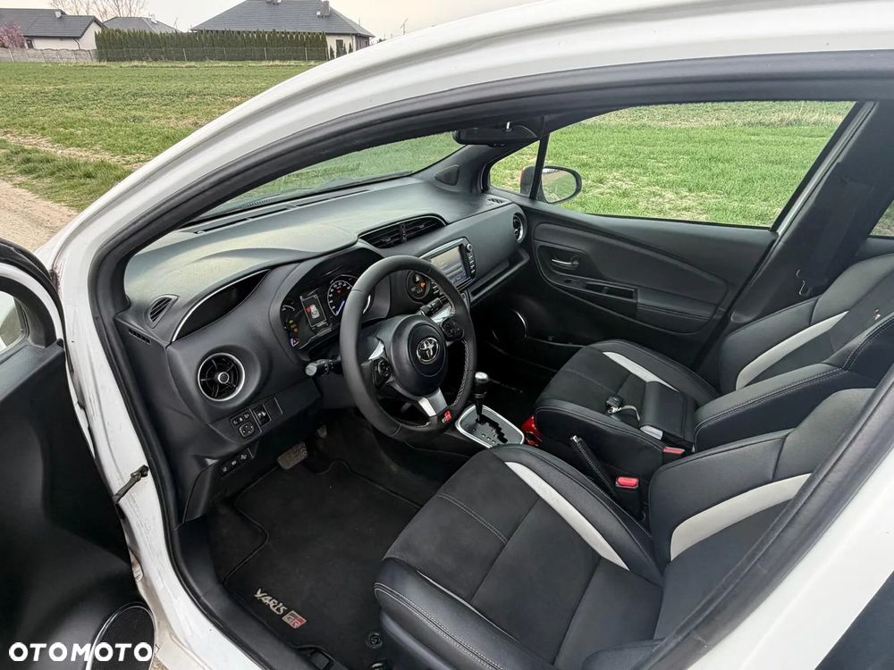 Toyota Yaris 1.5 VVT-i GR Sport - 25
