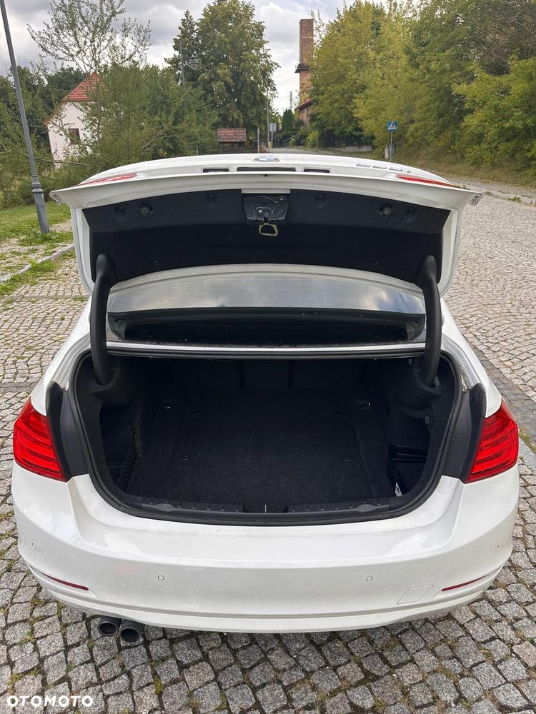 BMW Seria 3 328i Sport Line - 8