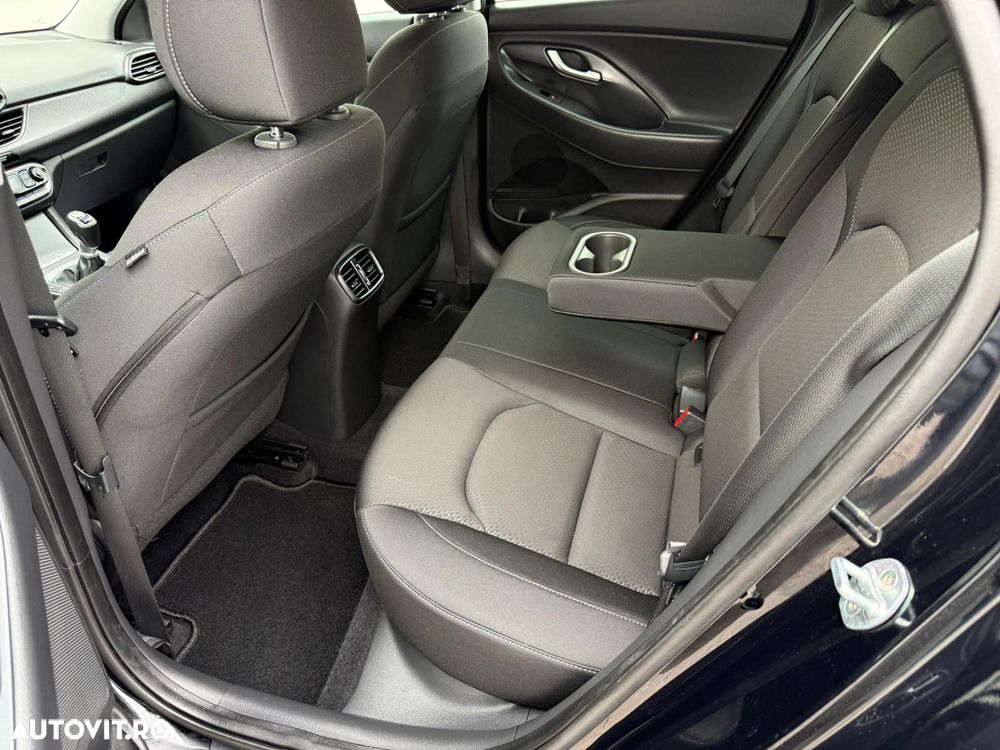 Hyundai i30 1.4 T-GDI Fastback Premium - 8