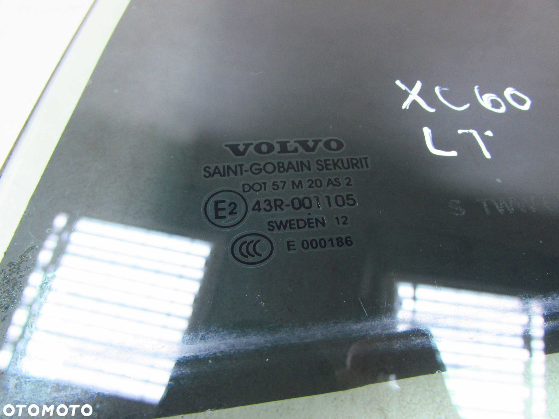 VOLVO XC60 08-17 SZYBA BOCZNA DRZWI LEWY TYL 12R - 5