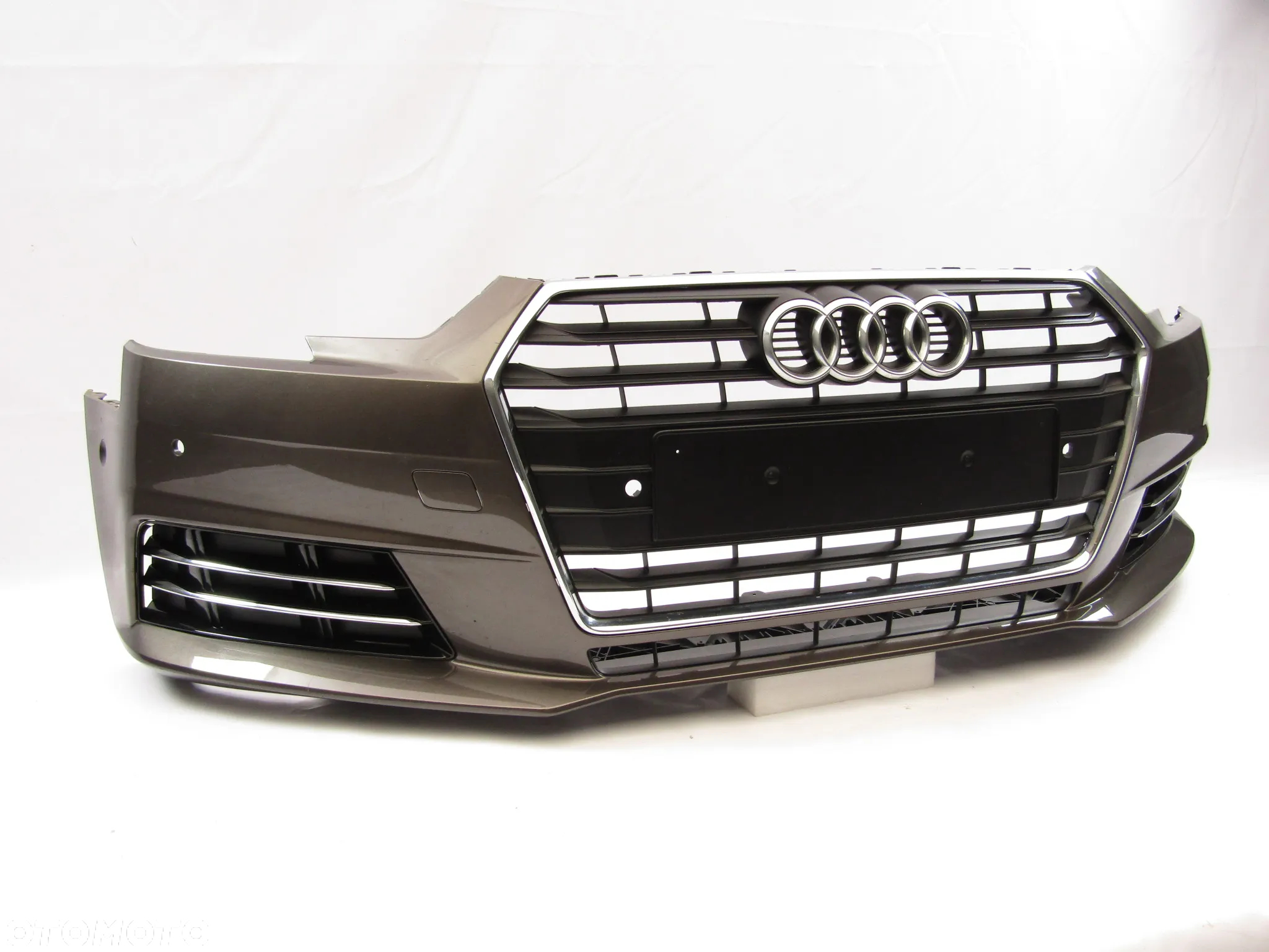 Zderzak przedni Audi A4 B9 15 - 19 Pdc-6 + Atrapa Lakier LY8Q - 15