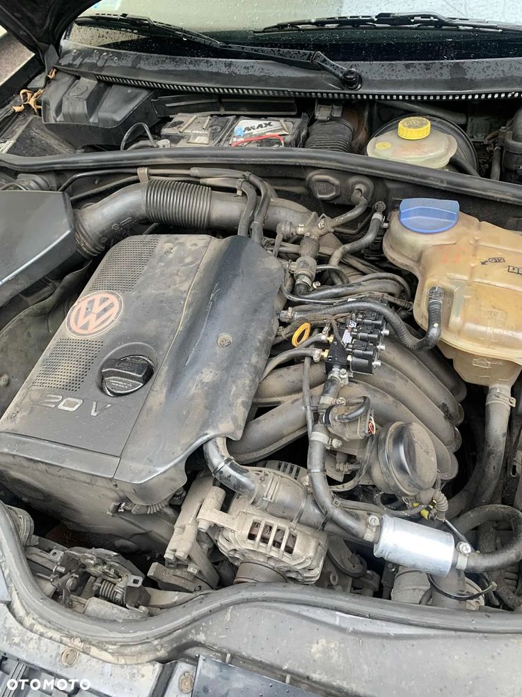 Volkswagen Passat 1.8 - 9