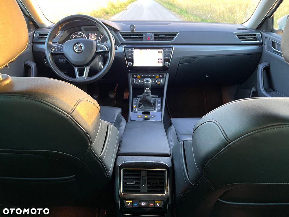 Skoda Superb 2.0 TDI Premium Edition - 27