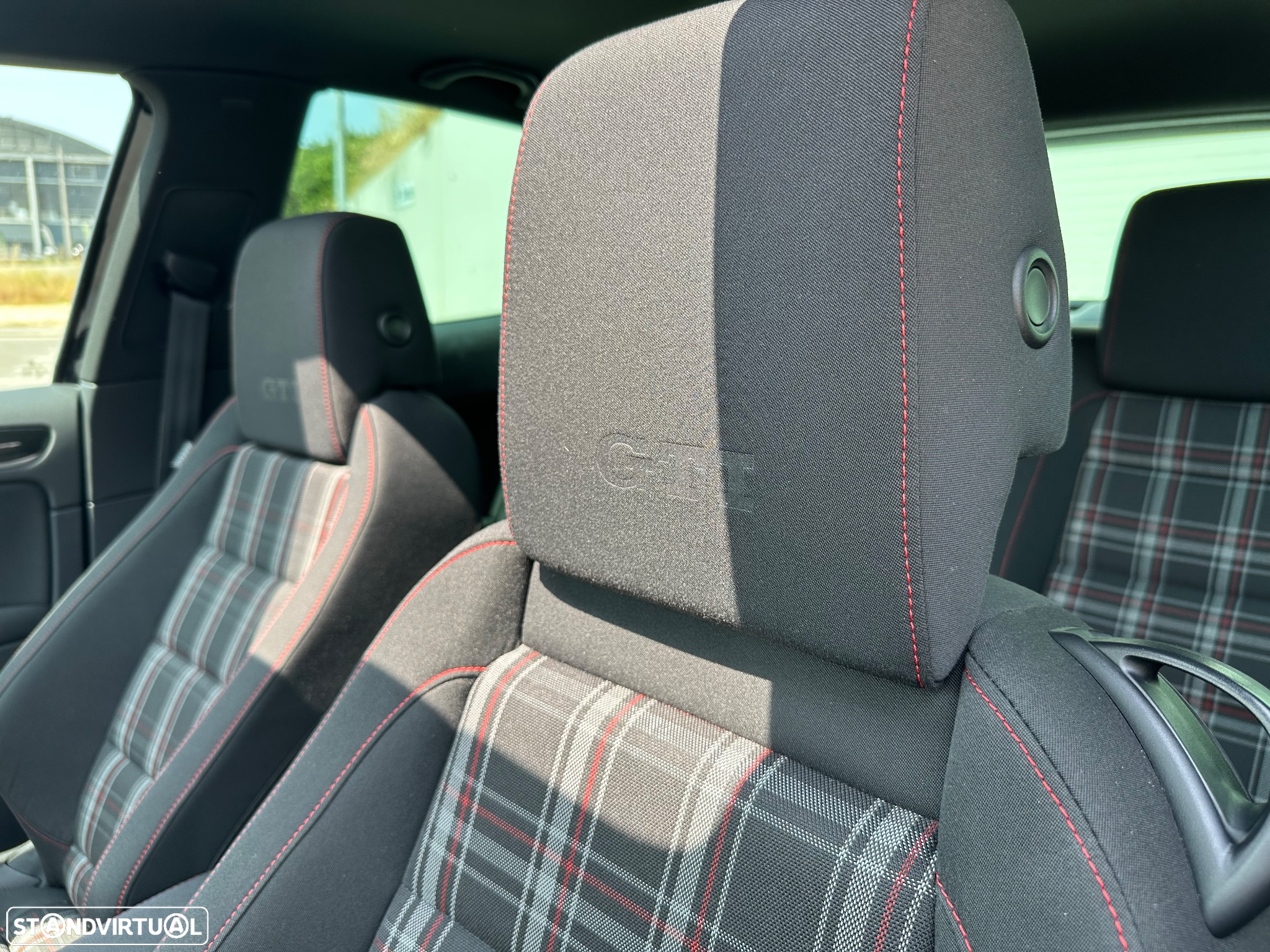 VW Golf 2.0 GTI - 4