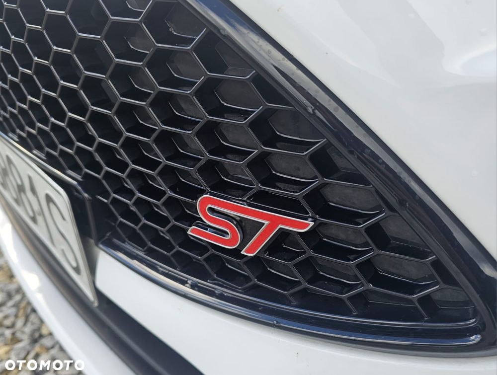 Ford Focus Turnier 2.0 EcoBoost ST mit Leder-Sport-Paket - 8